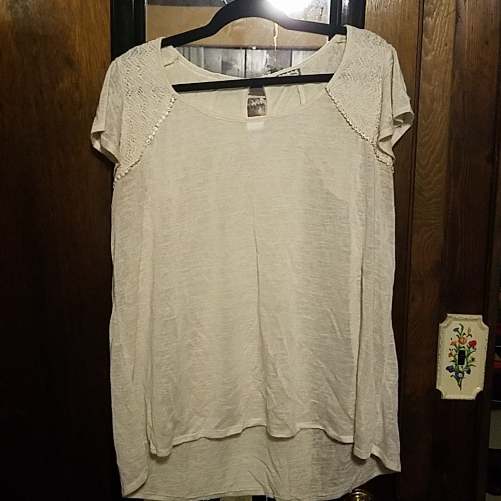 Cream colored short sleeve shirt